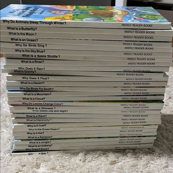 Weekly Reader Books Collection - Picture 1 of 2